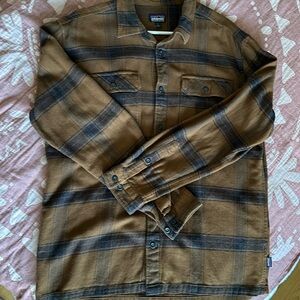Patagonia Flannel. L. Brown and black